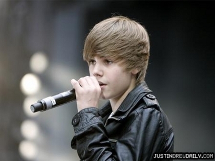 normal_justin-bieber8-1275857112-view-0 - 0_0 Capital Radio Summertime Ball Show 0_0