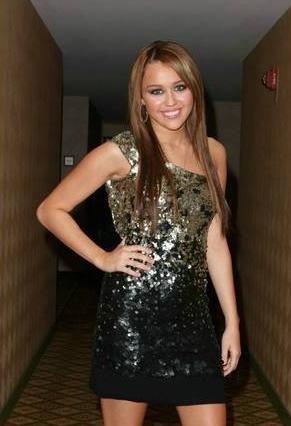 NKBMPWLTJQQDRHGWNEJ[1] - Miley Cyrus