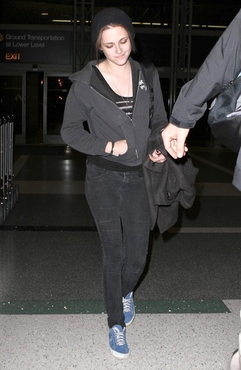  - Kristen Stewart Arriving At LAX