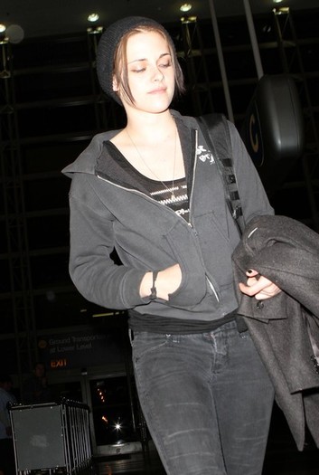  - Kristen Stewart Arriving At LAX