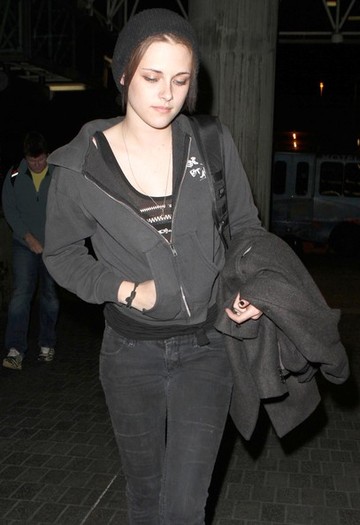  - Kristen Stewart Arriving At LAX