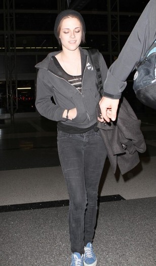  - Kristen Stewart Arriving At LAX