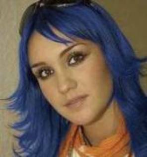 OKQFMCOXXKNHPRWBORU - Poze Dulce Maria cu parul albastru