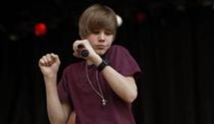 15516013_GMBEOBGVF - justin bieber