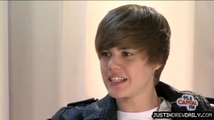 normal_Backstage-interview-with-Justin-Bieber-at-the-Summertime-Ball-2010%5Bwww_savevid_com%5D_mp4_0 - 0_0 Backstage interview at the Summertime Ball 0_0