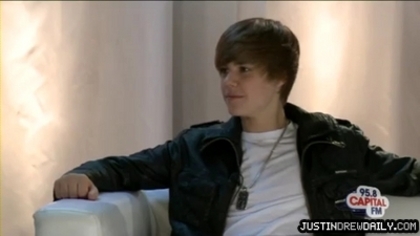 normal_Backstage-interview-with-Justin-Bieber-at-the-Summertime-Ball-2010%5Bwww_savevid_com%5D_mp4_0