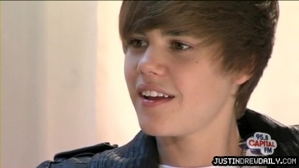 normal_Backstage-interview-with-Justin-Bieber-at-the-Summertime-Ball-2010%5Bwww_savevid_com%5D_mp4_0 - 0_0 Backstage interview at the Summertime Ball 0_0