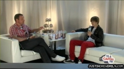 normal_Backstage-interview-with-Justin-Bieber-at-the-Summertime-Ball-2010%5Bwww_savevid_com%5D_mp4_0 - 0_0 Backstage interview at the Summertime Ball 0_0