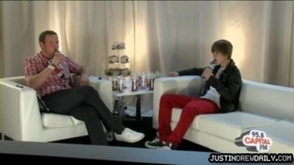 normal_Backstage-interview-with-Justin-Bieber-at-the-Summertime-Ball-2010%5Bwww_savevid_com%5D_mp4_0 - 0_0 Backstage interview at the Summertime Ball 0_0