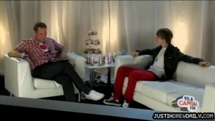normal_Backstage-interview-with-Justin-Bieber-at-the-Summertime-Ball-2010%5Bwww_savevid_com%5D_mp4_0 - 0_0 Backstage interview at the Summertime Ball 0_0