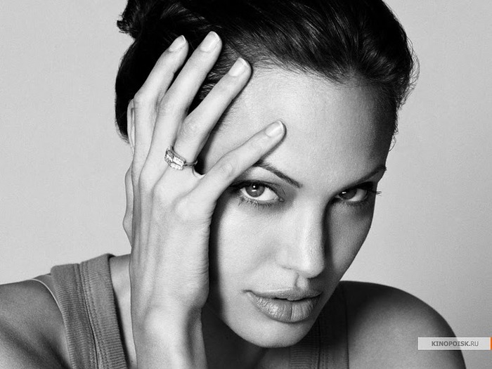 1 (64) - Angelina Jolie