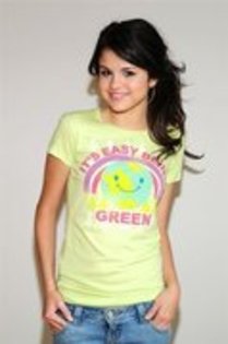 14012959_EYOPVKKRY - selena gomez