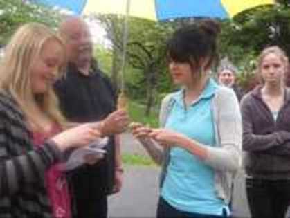 15897967_HOKZDXEXP - selena gomez