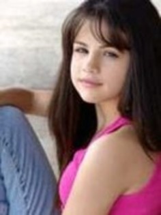 15927996_MLZEULTZJ - selena gomez