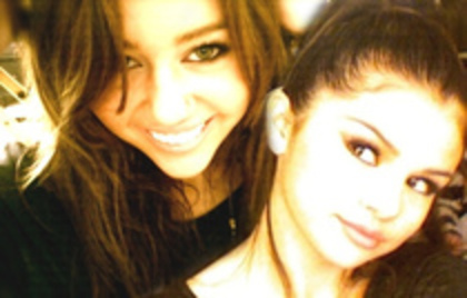 15998764_YNCTOOLFD - Miley and Selly