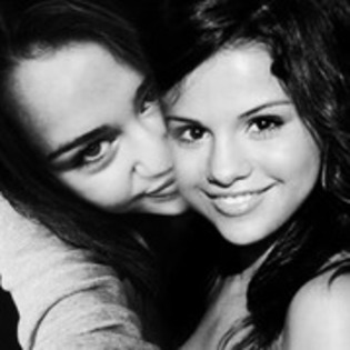 16003933_NTVFZRHMU - Miley and Selly