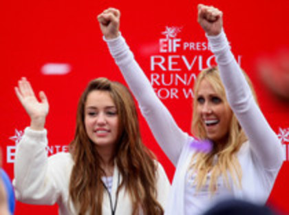 15940290_AVHRYLDOC - 16th Annual EIF Revlon Run Walk For Women