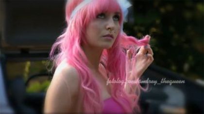 normal_AKDec08WhitePanthersBehindTheScenes0cc