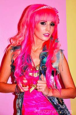 normal_audrey-gives-buzznet-tour-her--large-msg-124416091272 - Audrey Kitching