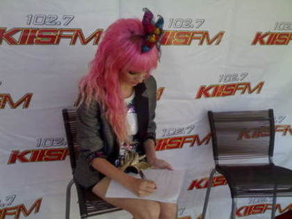 normal_gettin-ready-2-interview-lady--large-msg-124191889649