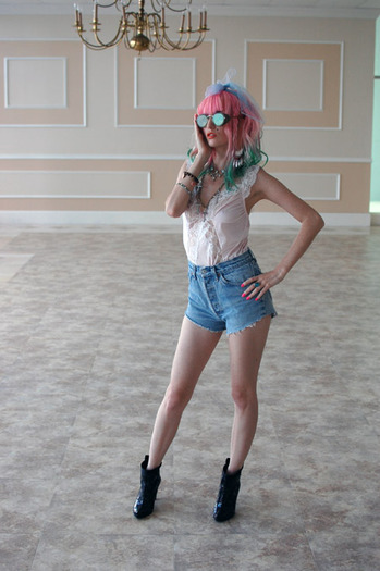 orig-11202401 - Audrey Kitching