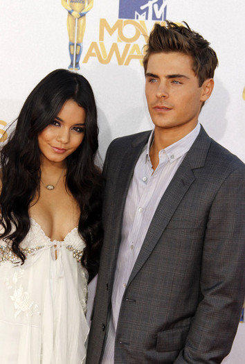 2010+MTV+Movie+Awards+Arrivals+eizfcplXkfwl