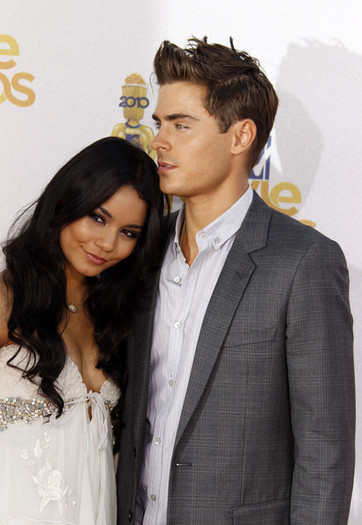 2010+MTV+Movie+Awards+Arrivals+SPaQs2nut2gl