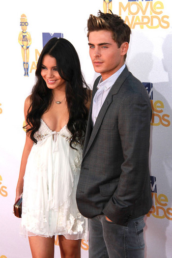 Hollywood+sweethearts+Vanessa+Hudgens+Zac+l62i6gRqJDgl