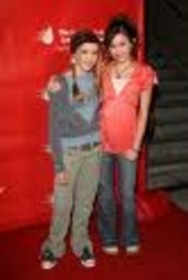 13 - Miley si emily