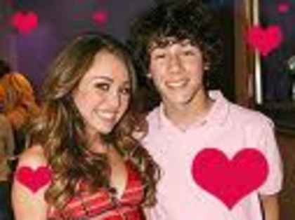 21 - Miley Cyrus si nick jonas