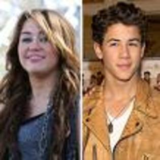 22 - Miley Cyrus si nick jonas