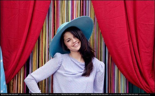2efooie - 0-Selena Gomez-0