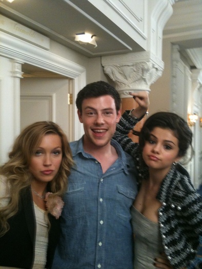 2ue2tg2 - 0-Selena Gomez-0