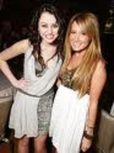 18 - miley cyrus si ashley tislade