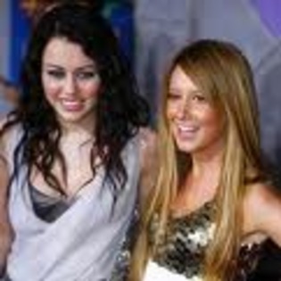 27 - miley cyrus si ashley tislade