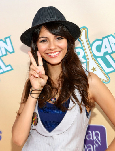 Premiere MTV American Mall 26FVDlY8b_ll - Victoria Justice