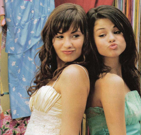 selena-and-demi1 - demi si selena