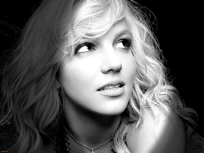 Britney_Spears,_Beautiful_Eyes