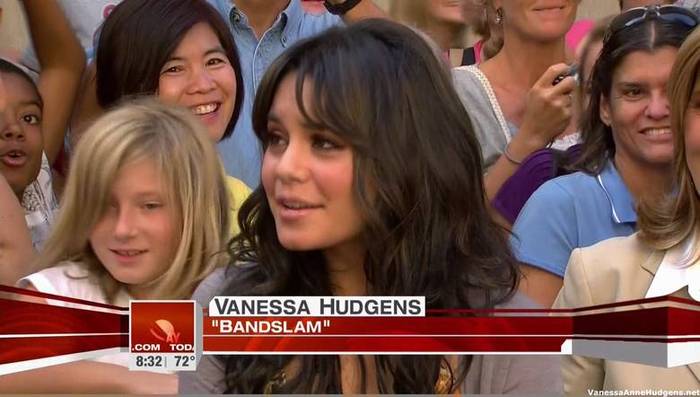 vanessaannehudgens_net-tvshow-todayshow-04aug09-HDcap0096