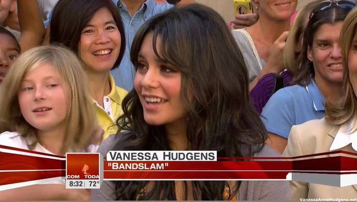 vanessaannehudgens_net-tvshow-todayshow-04aug09-HDcap0097