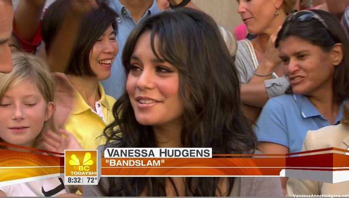 vanessaannehudgens_net-tvshow-todayshow-04aug09-HDcap0104