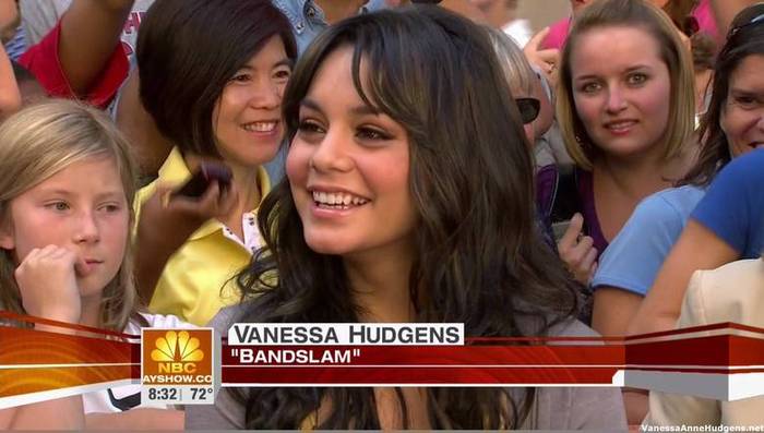 vanessaannehudgens_net-tvshow-todayshow-04aug09-HDcap0113