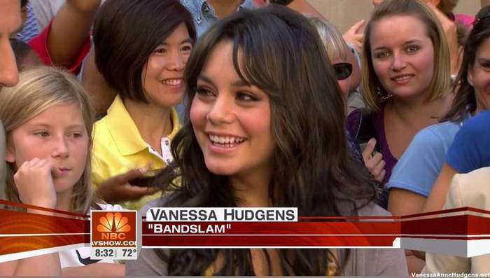 vanessaannehudgens_net-tvshow-todayshow-04aug09-HDcap0114