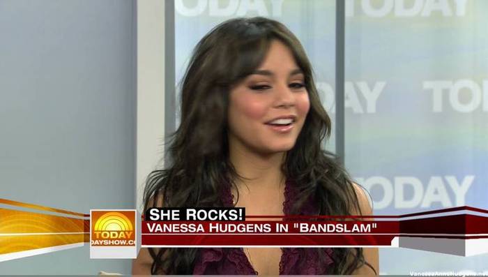vanessaannehudgens_net-tvshow-todayshow-04aug09-HDcap1002