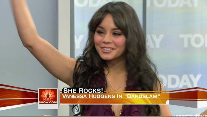 vanessaannehudgens_net-tvshow-todayshow-04aug09-HDcap1037