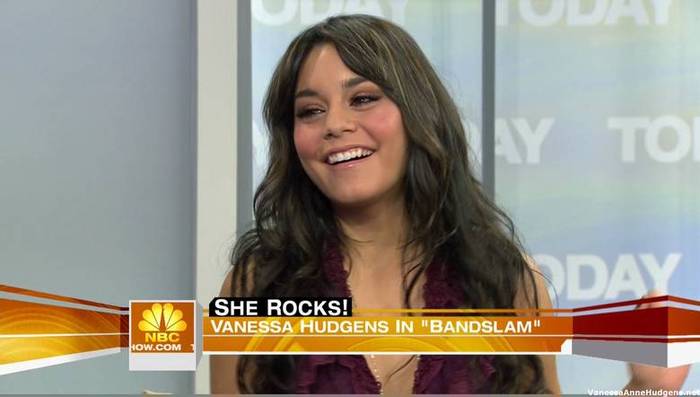 vanessaannehudgens_net-tvshow-todayshow-04aug09-HDcap1040
