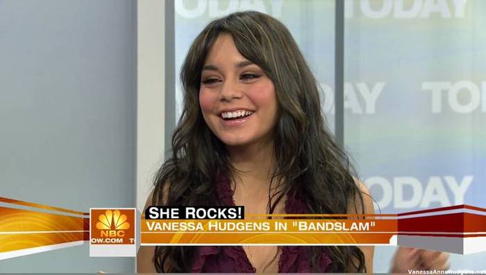 vanessaannehudgens_net-tvshow-todayshow-04aug09-HDcap1041