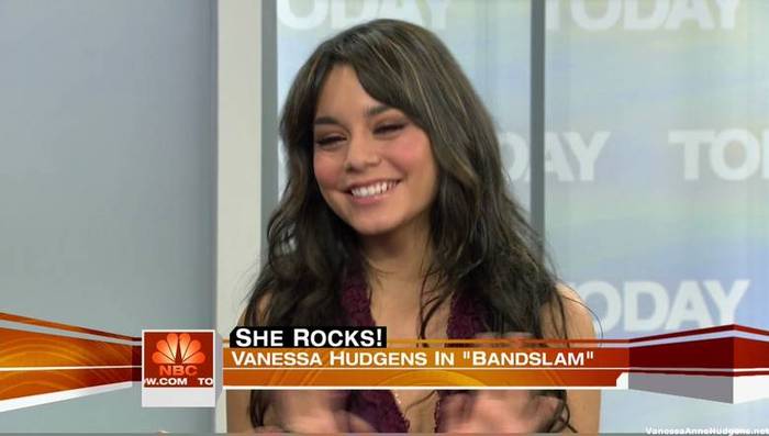 vanessaannehudgens_net-tvshow-todayshow-04aug09-HDcap1043