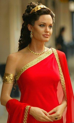 Angelina Jolie in "Alexander" - Angelina Jolie va fi regina Cleopatra Vezi in  poze ce alte actrite au avut acest rol