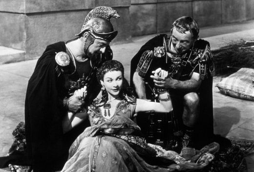 Vivien Leigh in rolul Cleopatrei - Angelina Jolie va fi regina Cleopatra Vezi in  poze ce alte actrite au avut acest rol